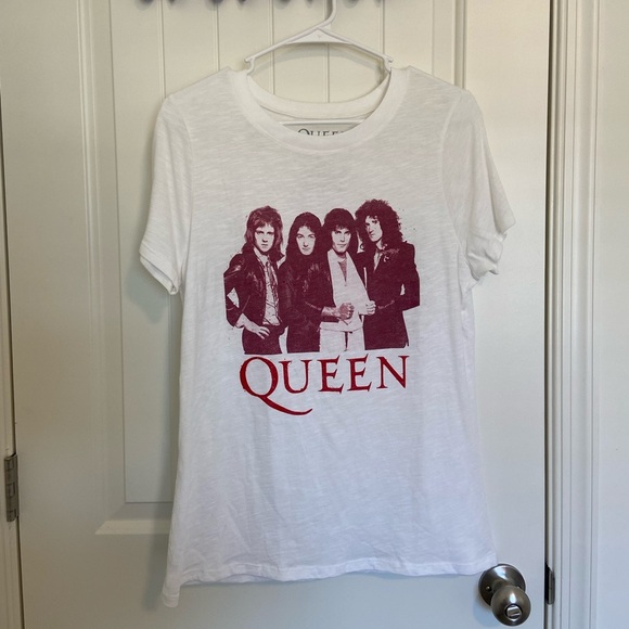 NWOT | Queen official merch women’s tshirt — large - Picture 1 of 4